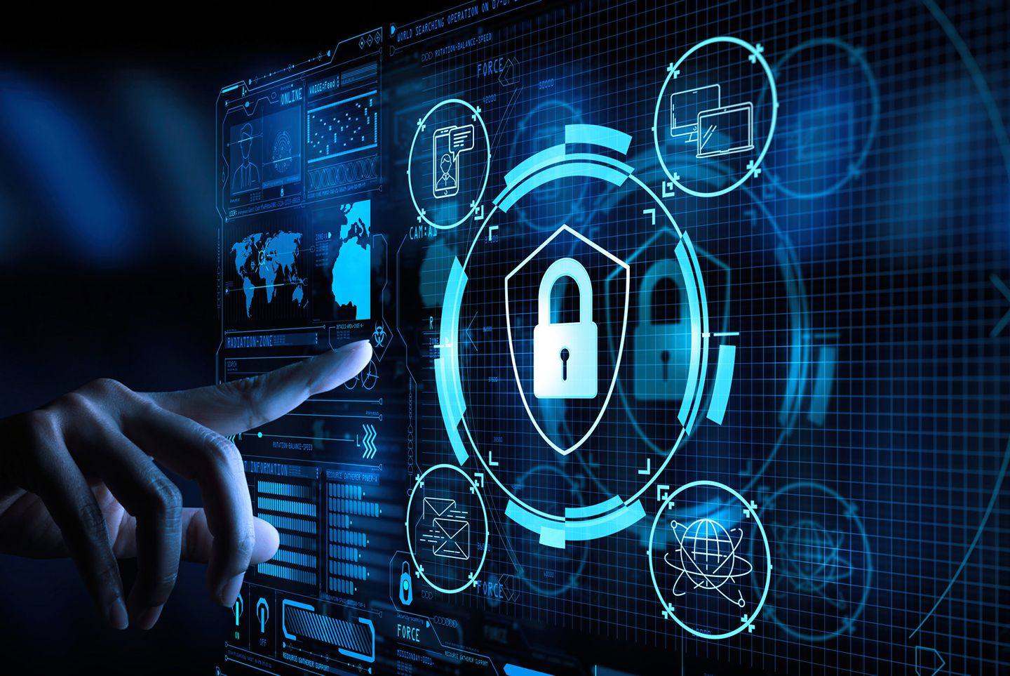 Biểu tượng an toàn và bảo mật với khóa và lá chắn.