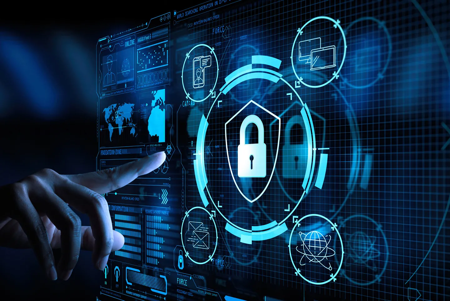 Biểu tượng an toàn và bảo mật với khóa và lá chắn.